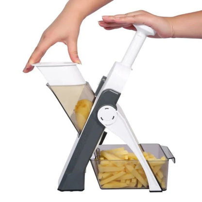 Handheld kitchen chopper for fruits and vegetables