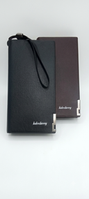 Spacious wallet with 12 card holders and cash compartments