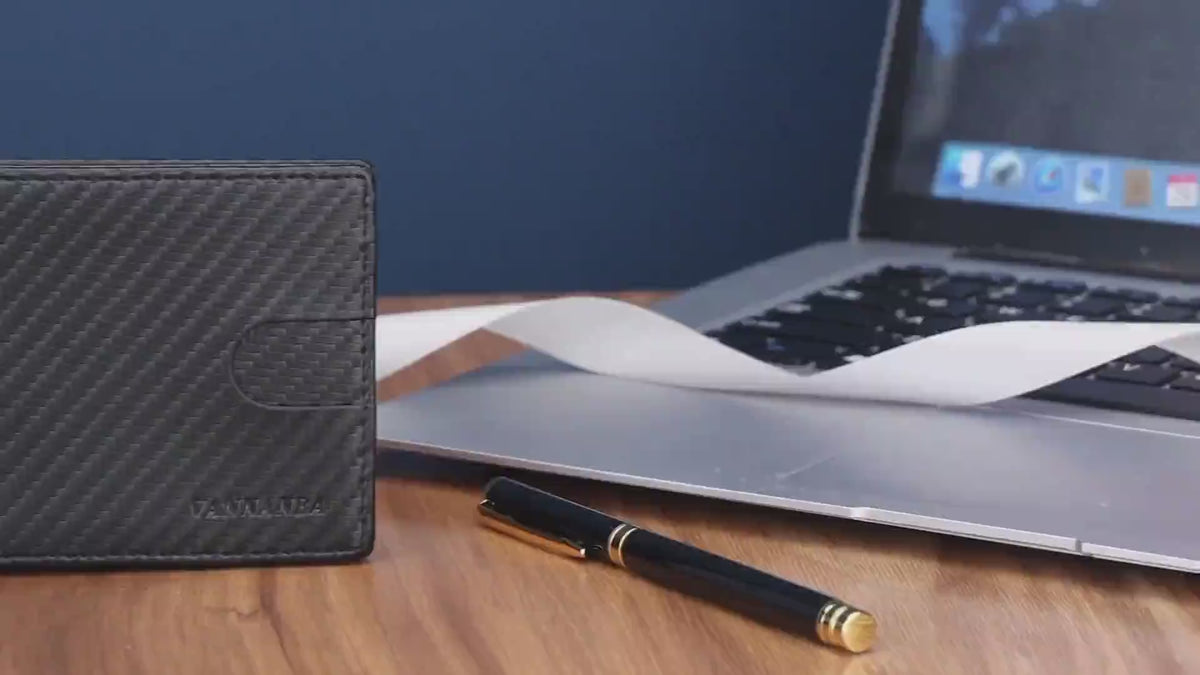Minimalist RFID wallet for everyday carry