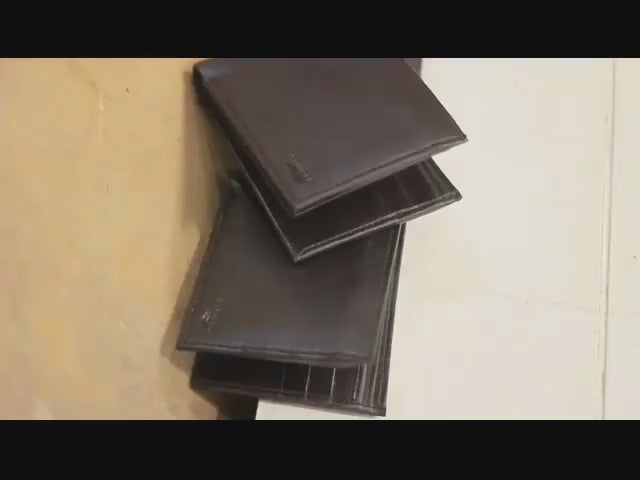 Men's leather wallet with extra card organizer